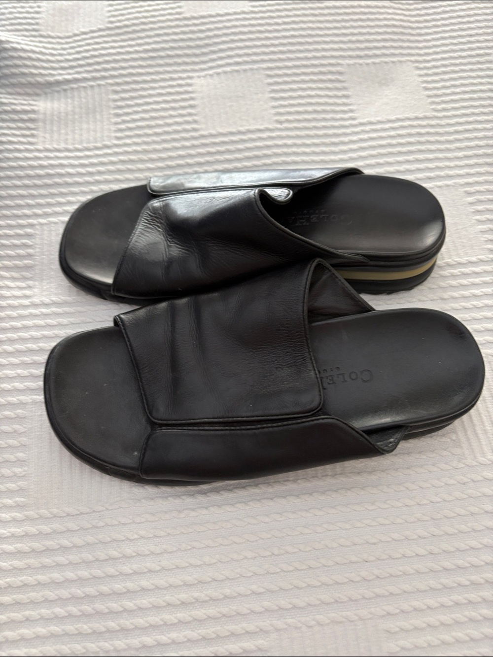 Cole Haan ladies Black Leather Slide Sandals with Wide Strap. 7.5B - Picture 3 of 4